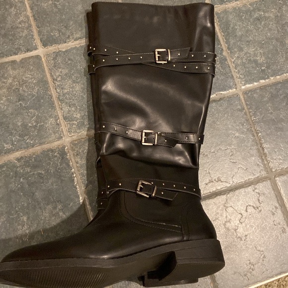 NWT! Designer Yara Flat Boots by Just Fab, size 9 wide calf! - Picture 3 of 5